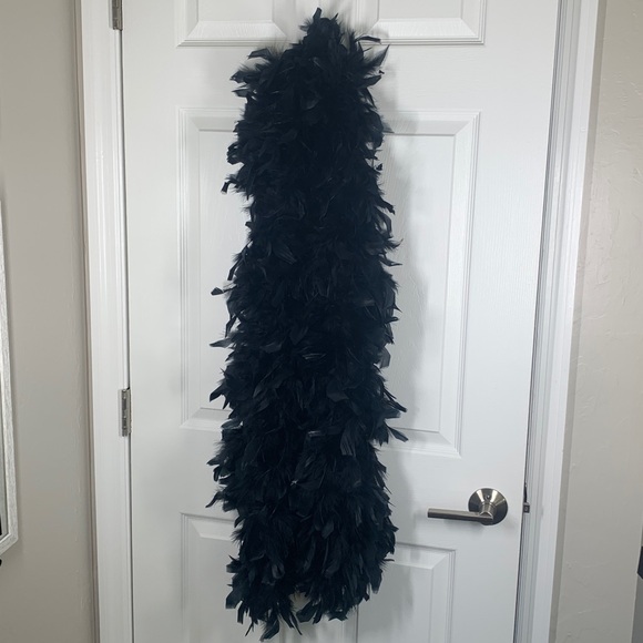 Black feather boa - Picture 2 of 6